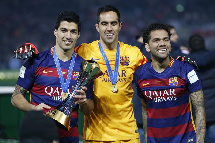 Luis Suarez, Claudio Bravo e Dani Alves (Reuters)